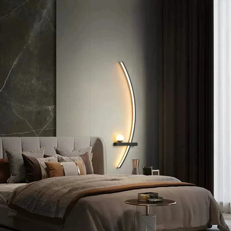 Crescent LED Wall Lamp – Minimalist Sconce, Gold/Black